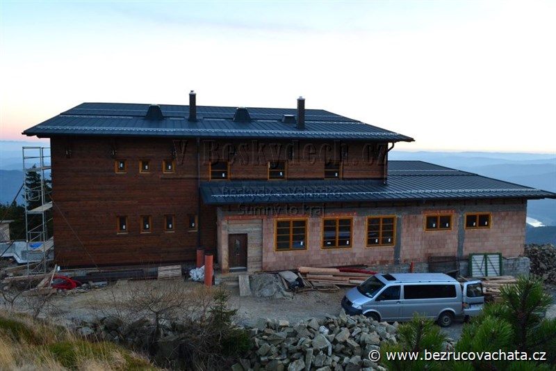 Bezručova chata na Lysé hoře - hotová hrubá stavba, 27.10.2013