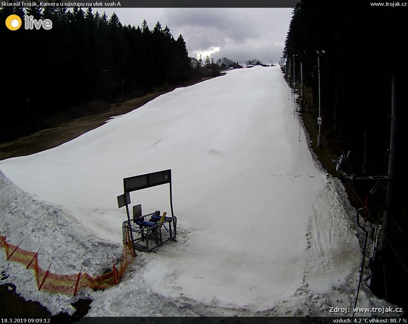 Skiareál Troják - Kamera u nástupu na vlek svah A